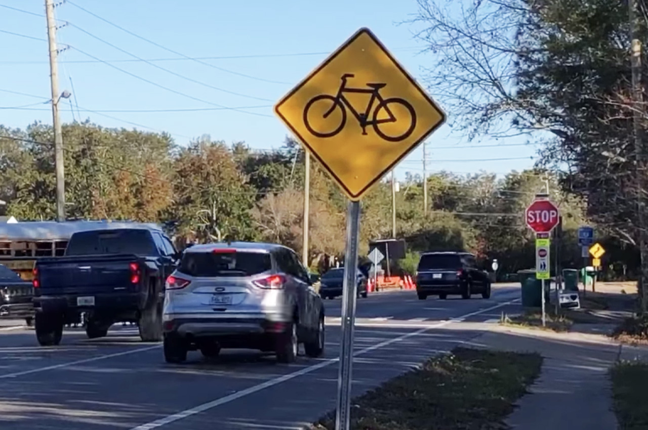 TRAFFIC: New 3-way stop sign unveiled at Main Street & Kelly in Destin